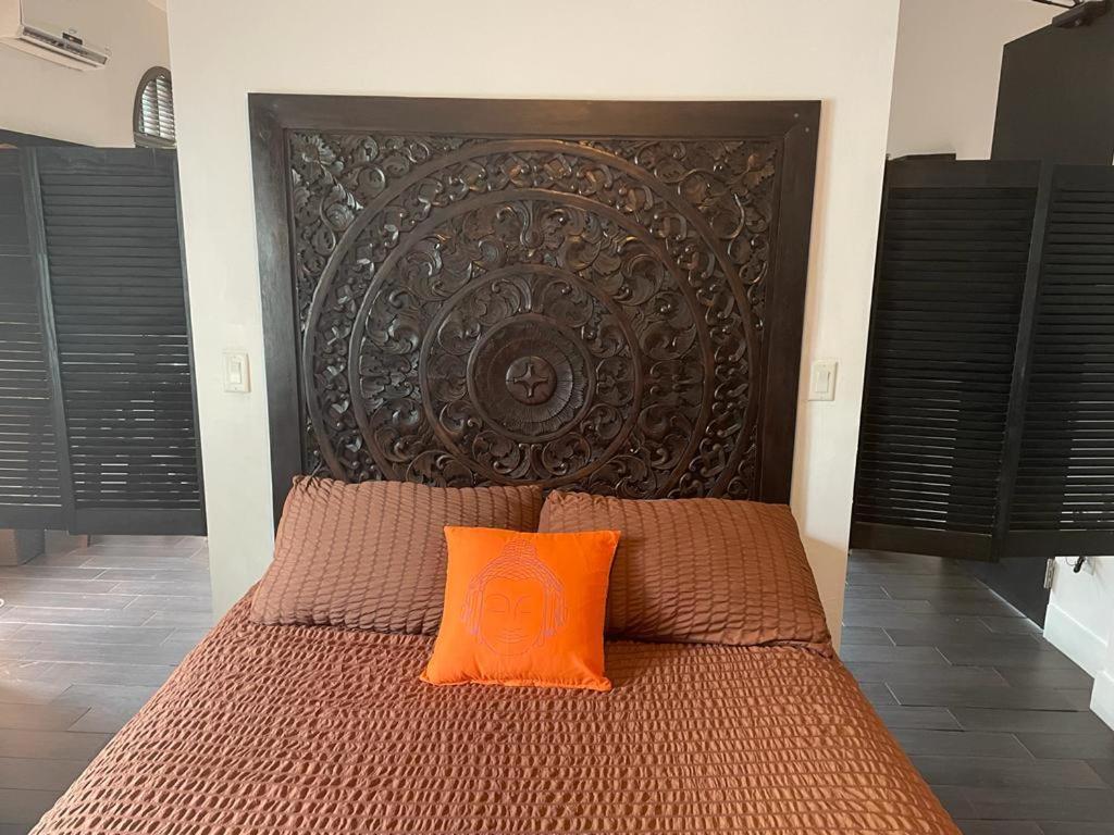Vive Zen Queen Apartment